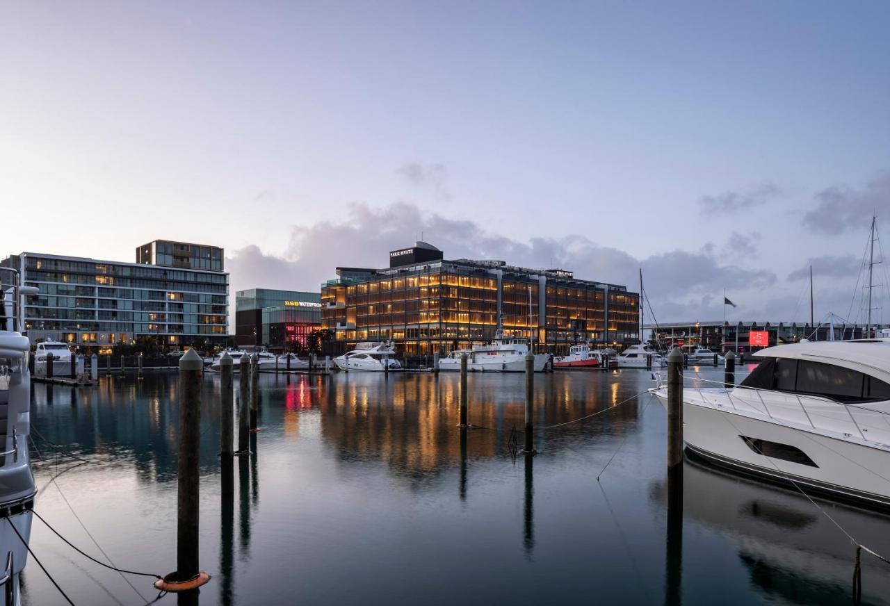 Park Hyatt Auckland Hotel Eksteriør billede The hotel at dusk