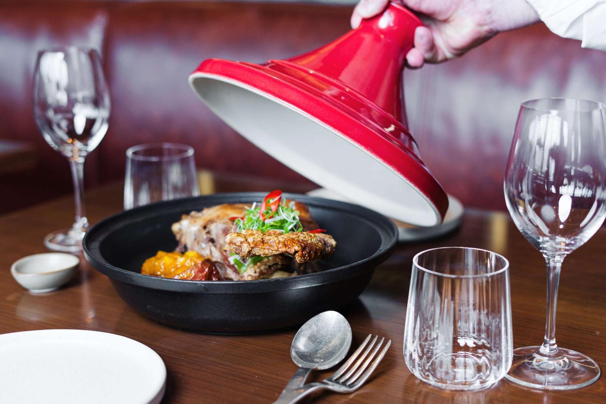 Park Hyatt Auckland Hotel Eksteriør billede A tagine being served