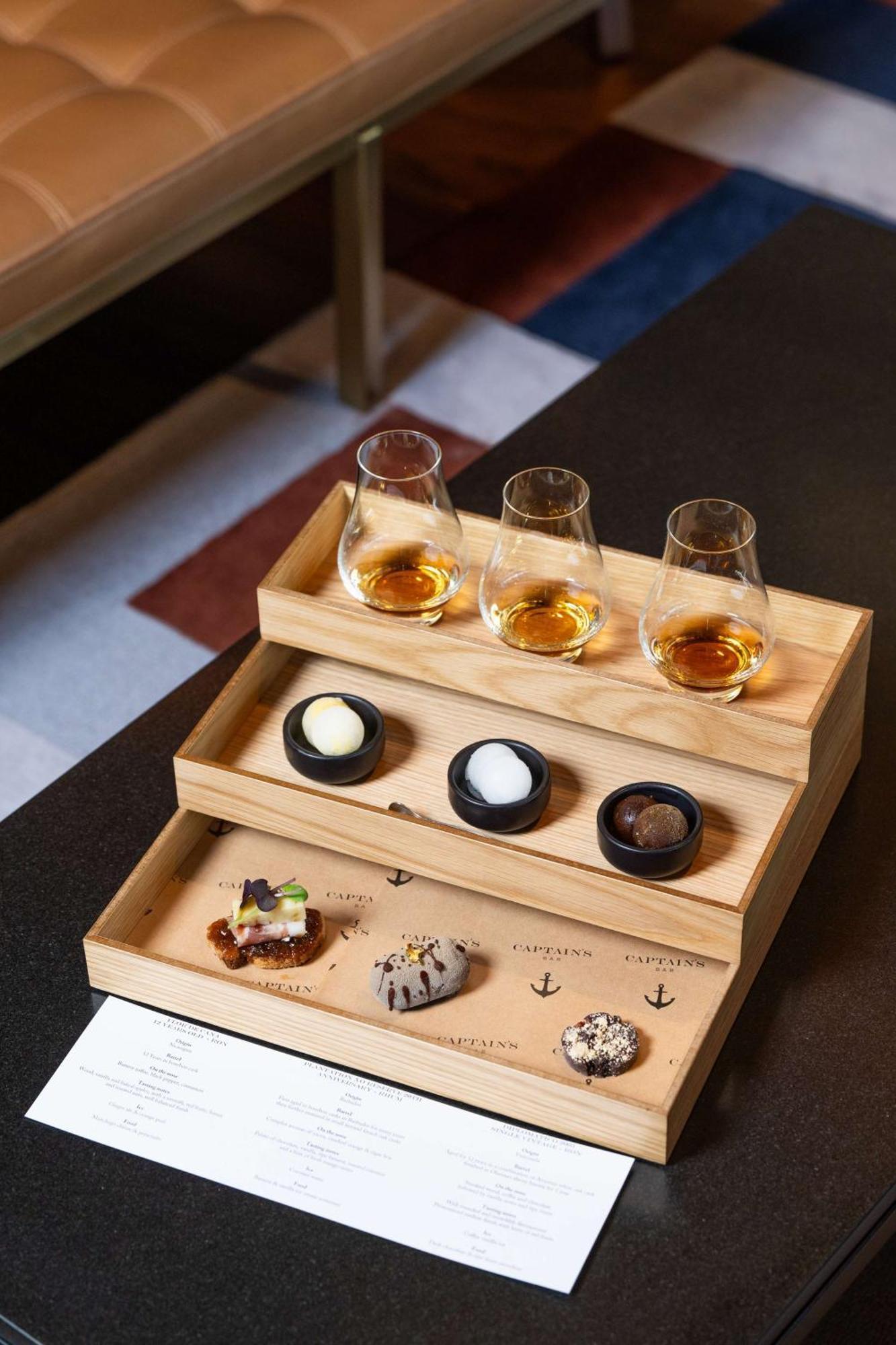 Park Hyatt Auckland Hotel Eksteriør billede A tasting tray for rum
