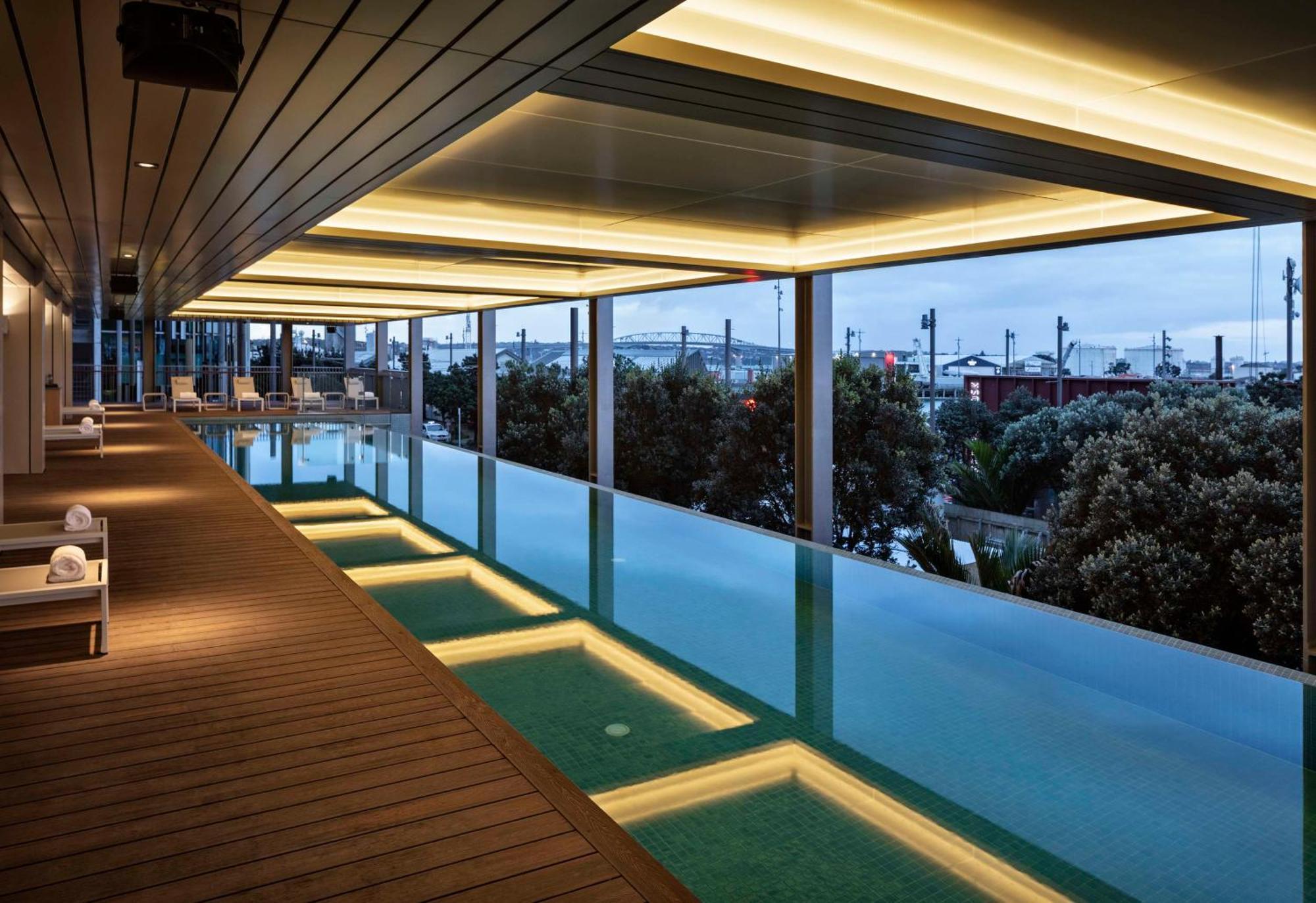 Park Hyatt Auckland Hotel Eksteriør billede The pool at the 12th floor